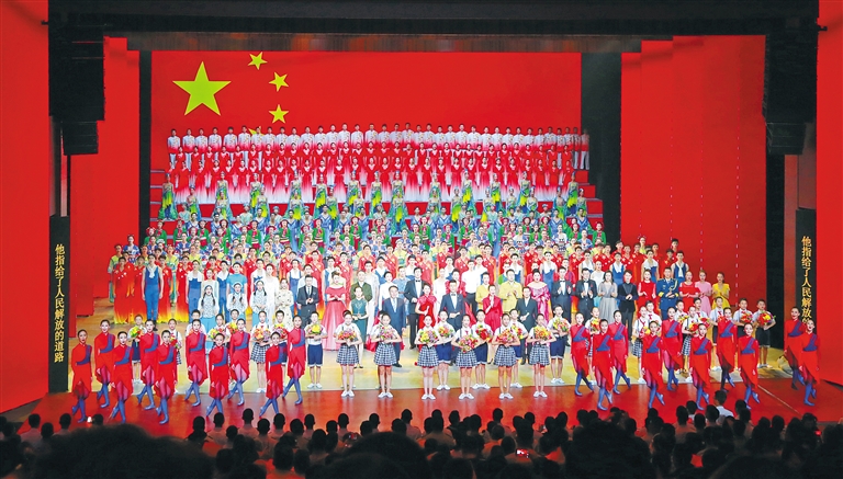 海南省慶祝新中國成立70周年文藝晚會舉行